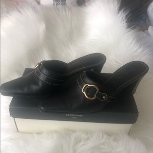 Women’s heel slides